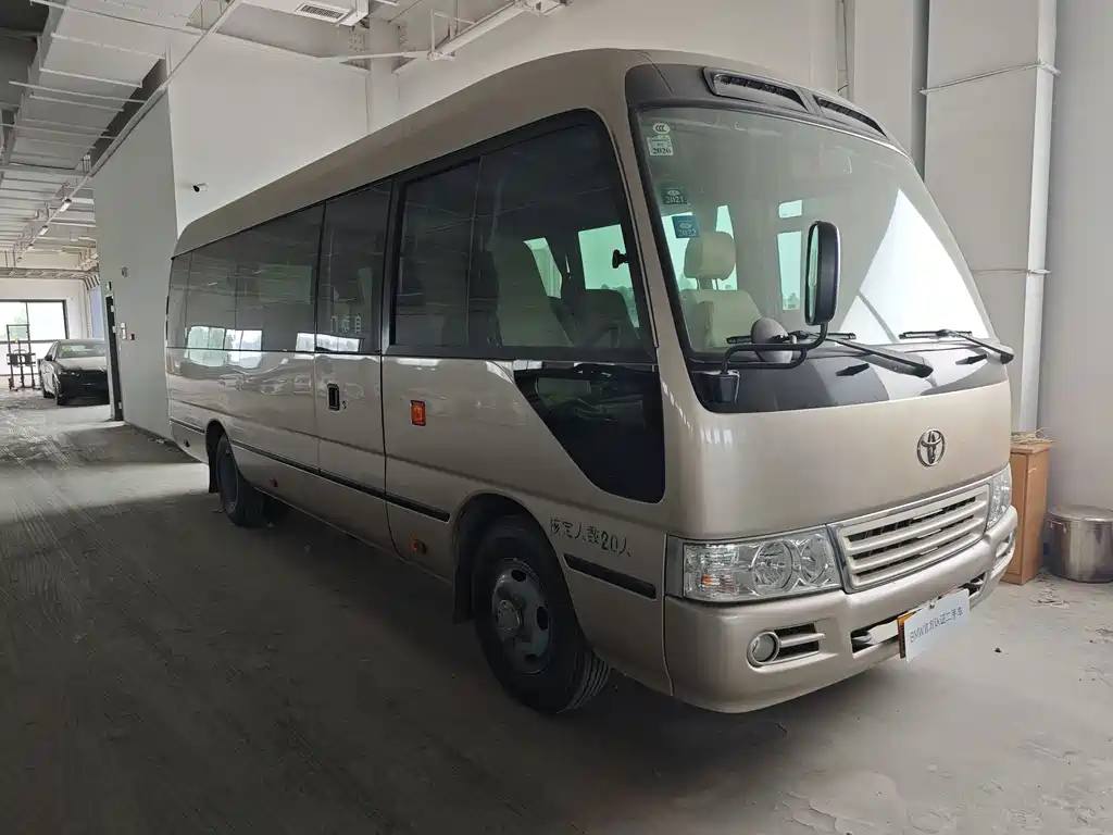 Toyota Coaster — миниатюра 3