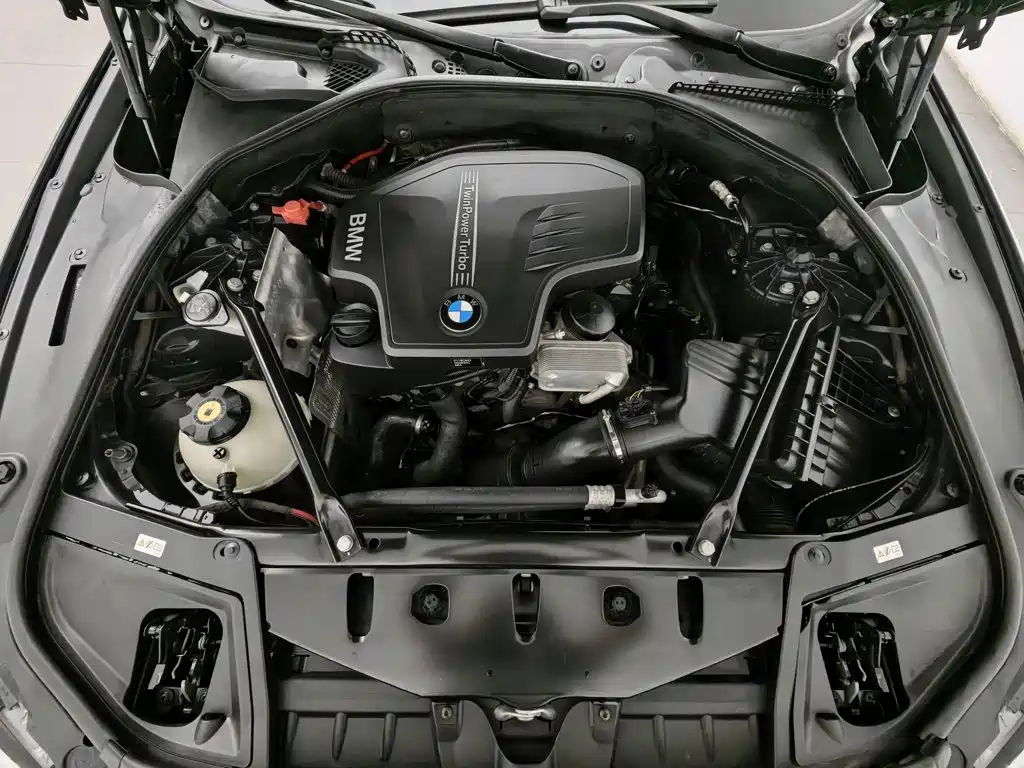 BMW 5 Series — миниатюра 6