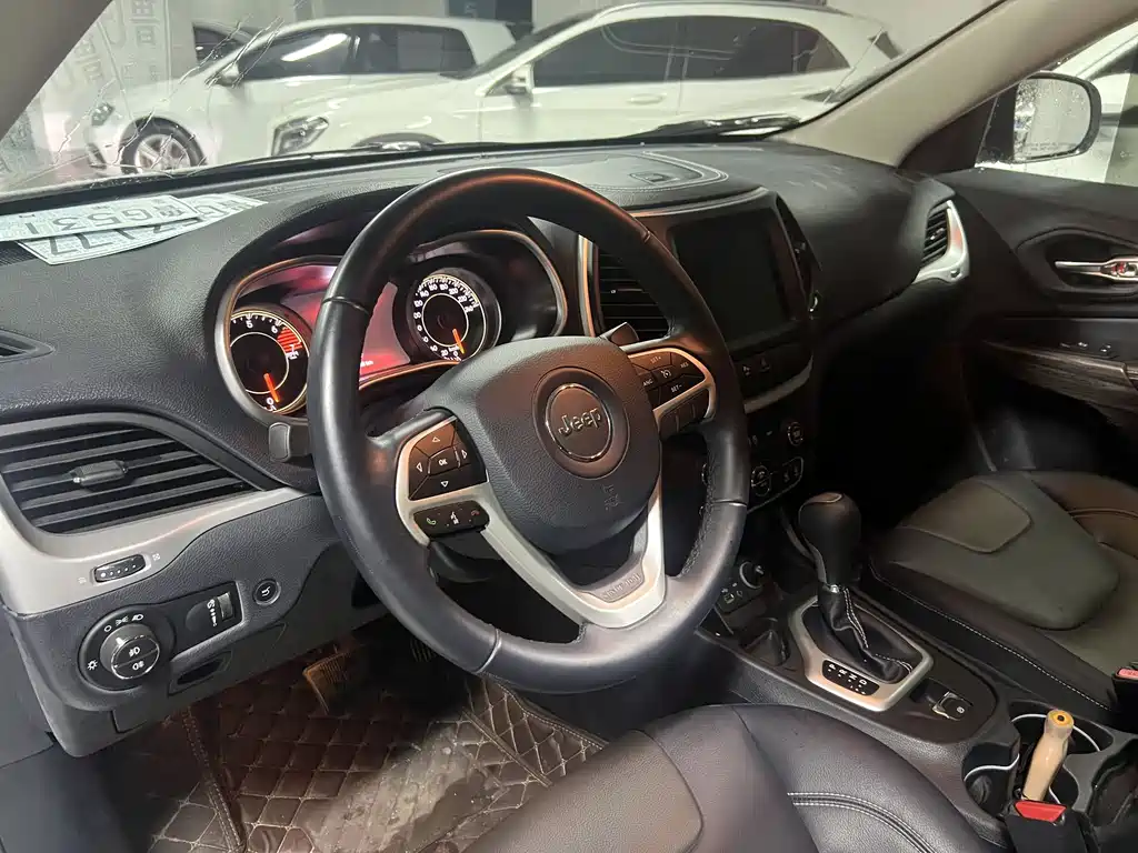 Jeep Cherokee — миниатюра 9