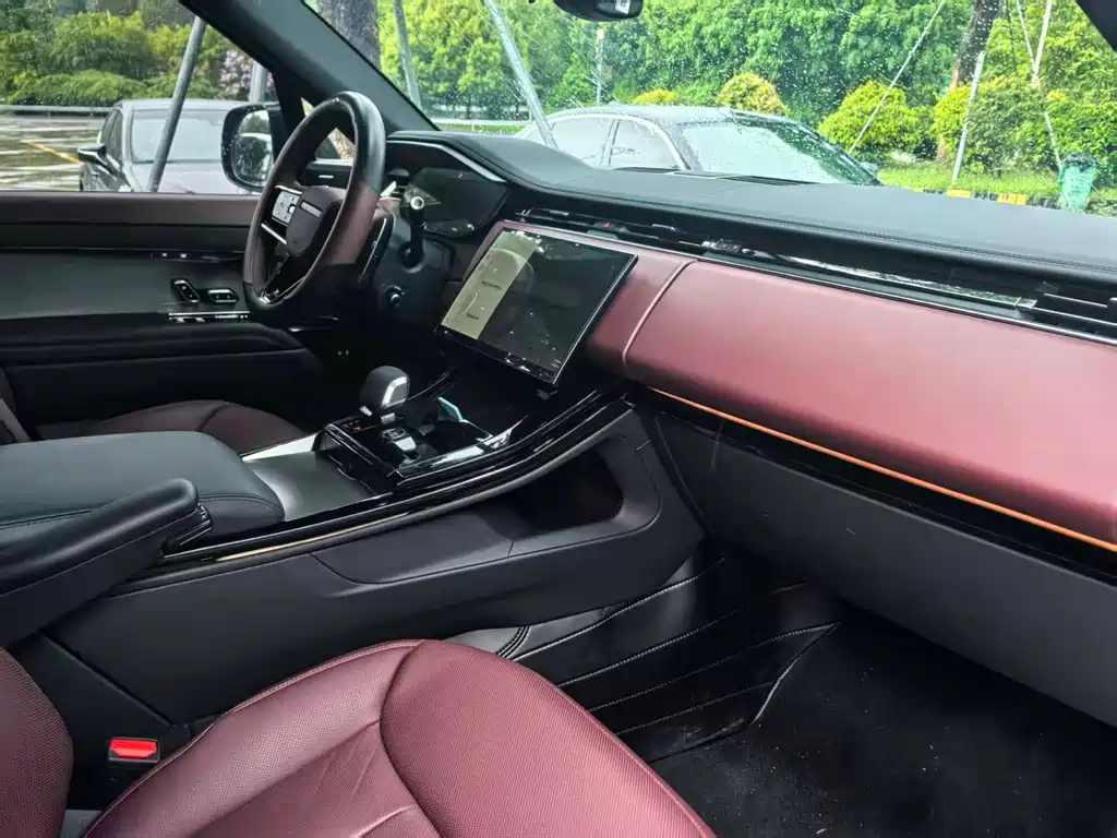 Land Rover Range Rover Sport 2025 400PS Dynamic SE