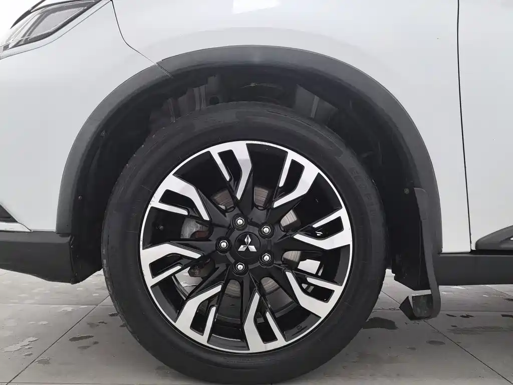 Mitsubishi Outlander — миниатюра 17