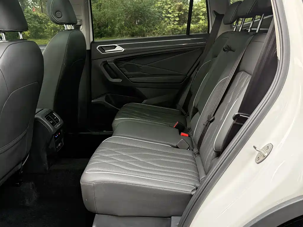 Volkswagen Tiguan L — миниатюра 11