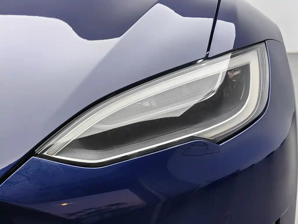Tesla Model S — миниатюра 7