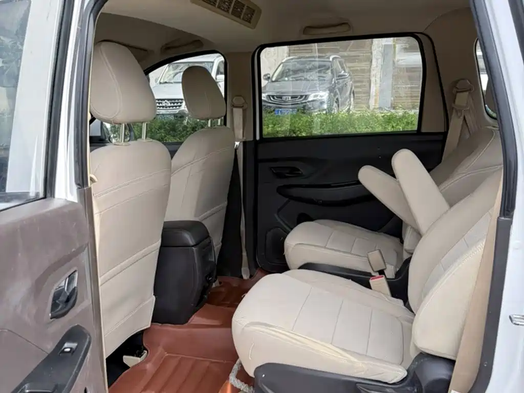 Wuling Hongguang — миниатюра 16