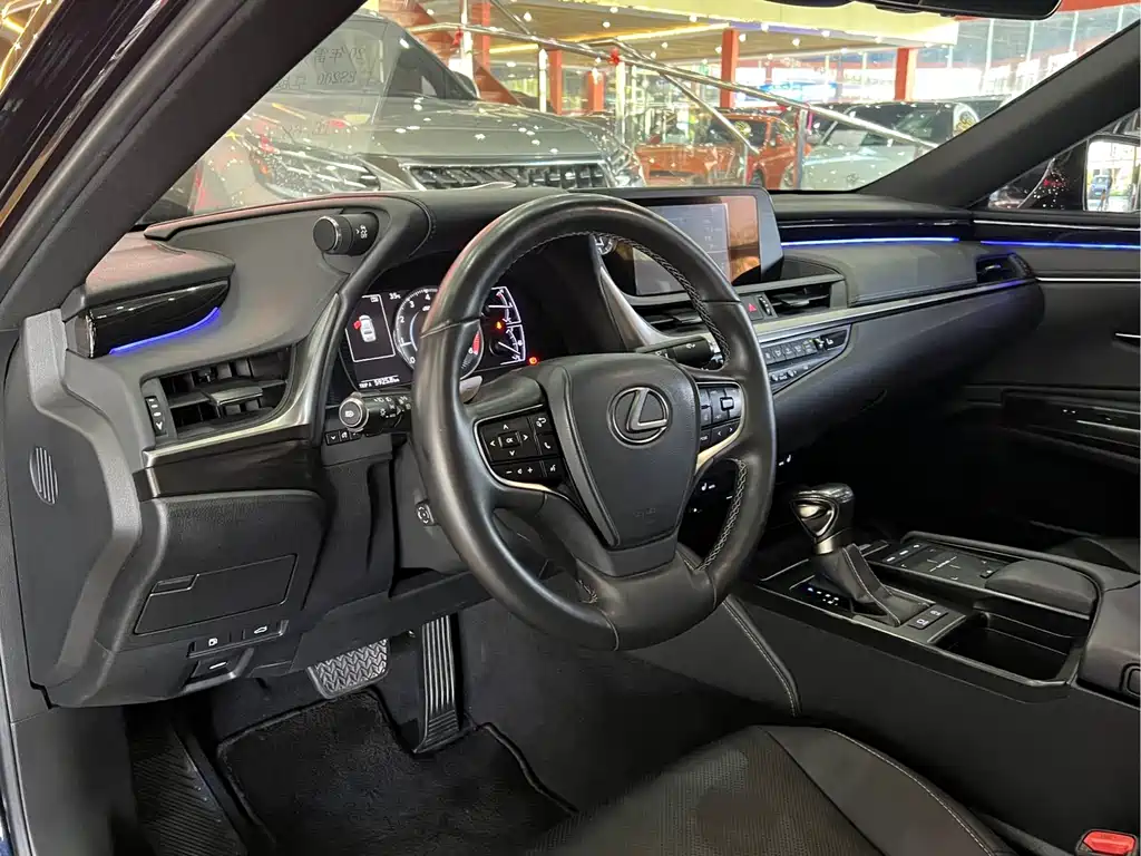 Lexus ES 2020 200