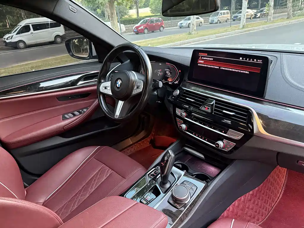 BMW 5 Series — миниатюра 13