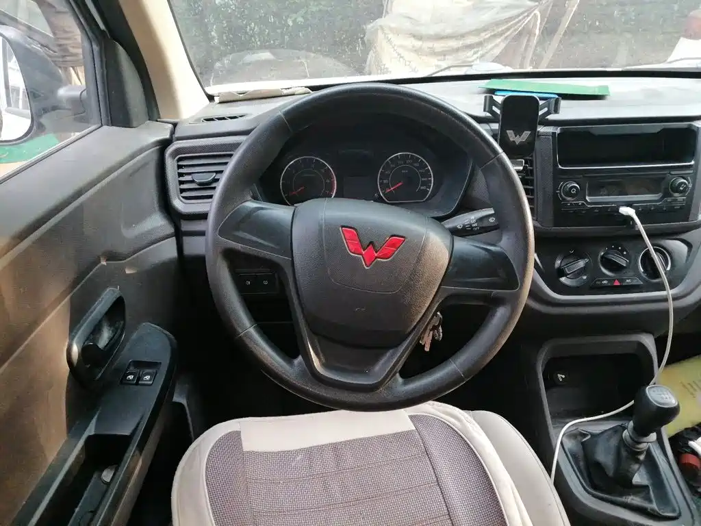 Wuling Hongguang V — миниатюра 6