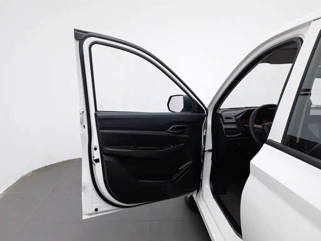 Wuling Hongguang — миниатюра 8