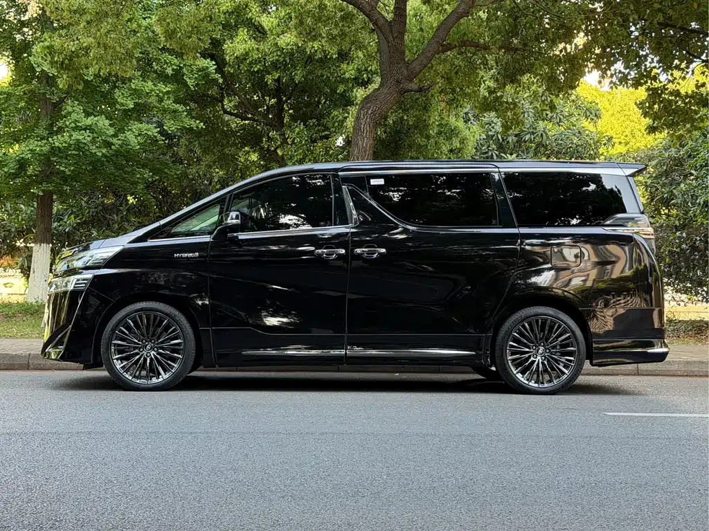 Toyota Vellfire 2019 2.5L HV Luxury