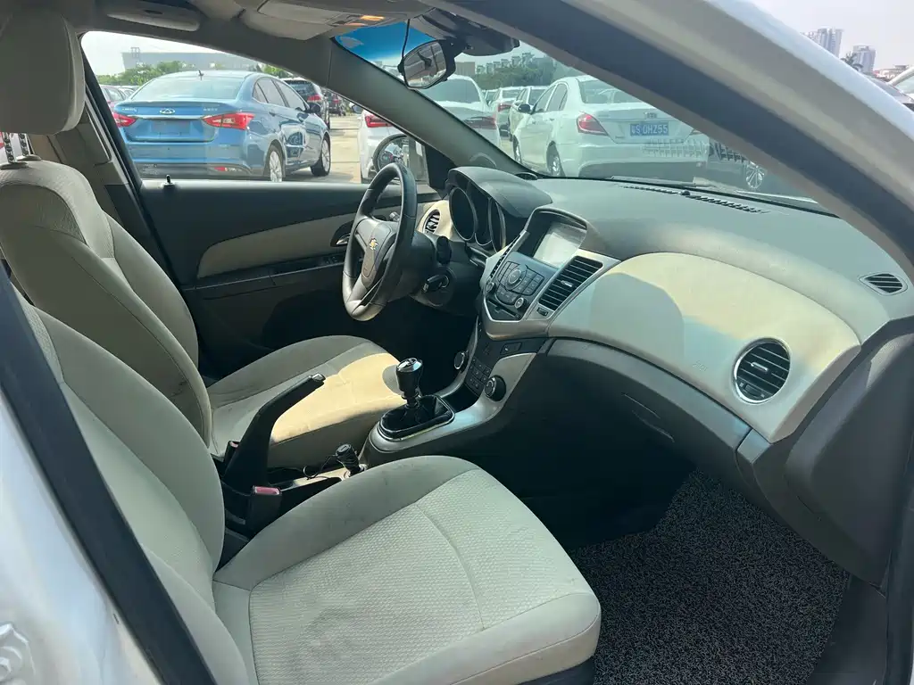 Chevrolet Cruze — миниатюра 8