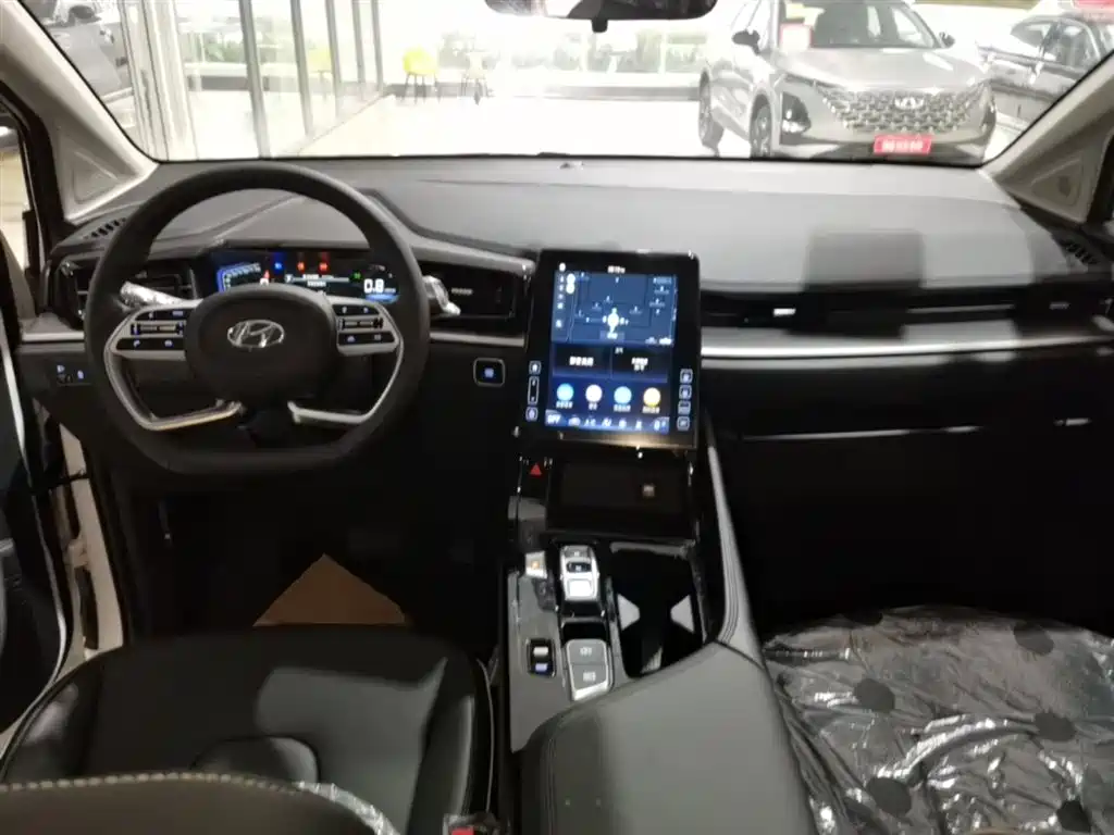 Hyundai Custo 2024 270TGDi LUX Luxury