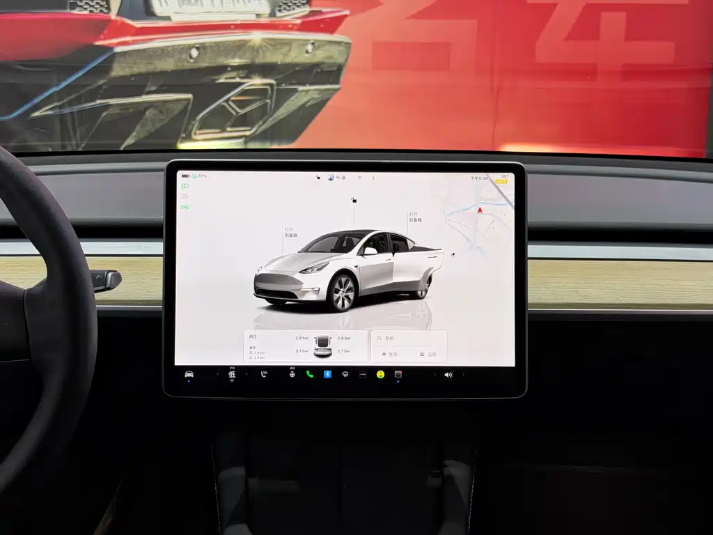 Tesla Model Y — миниатюра 8