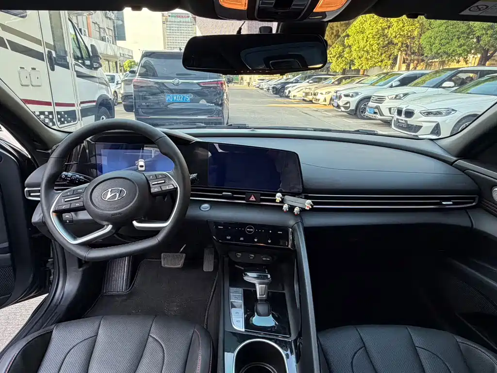 Hyundai Elantra — миниатюра 12