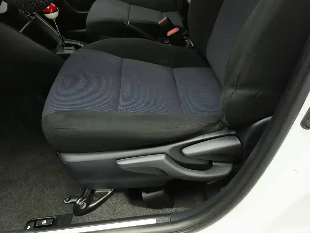 Toyota Yaris L — миниатюра 20