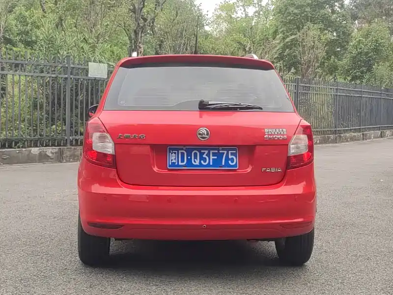 Skoda Fabia 1.4L Auto Crystal Supreme Edition, фото 7