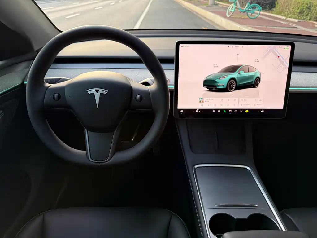 Tesla Model Y — миниатюра 14