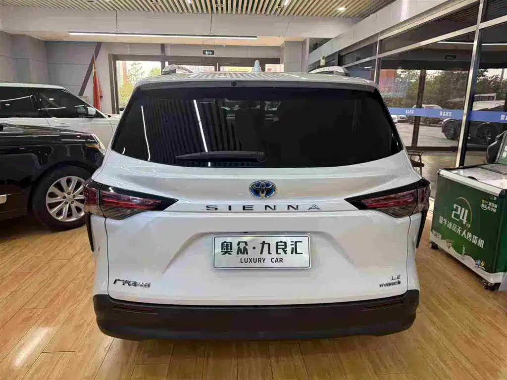 Toyota Sienna — миниатюра 15