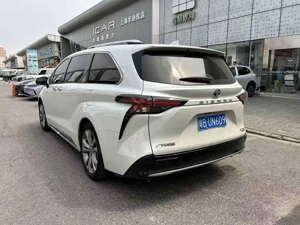 Toyota Sienna — миниатюра 5