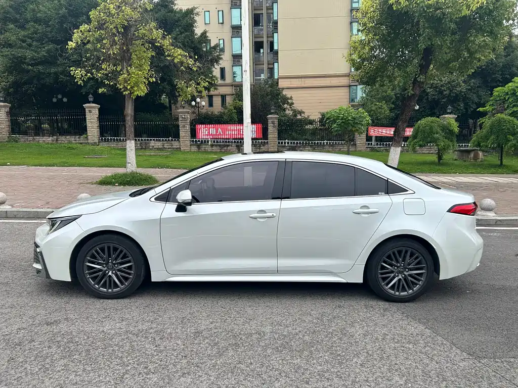 Toyota Lingshang 2021 2.0L Luxury