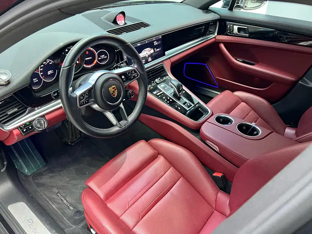 PORSCHE PANAMERA