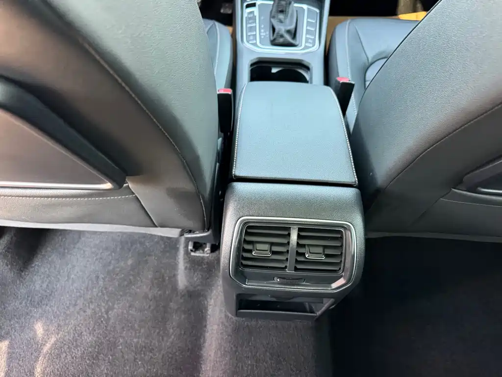 VOLKSWAGEN GOLF*JIAYU