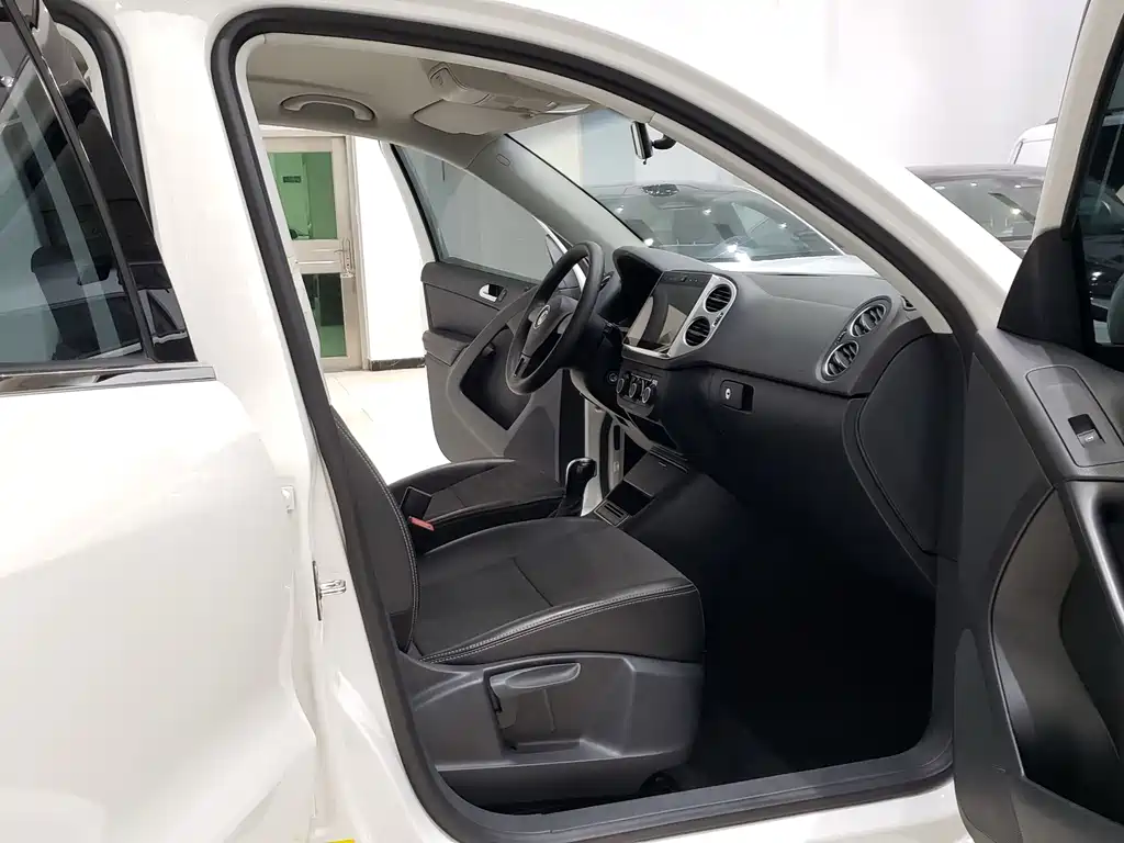 Volkswagen Tiguan — миниатюра 6