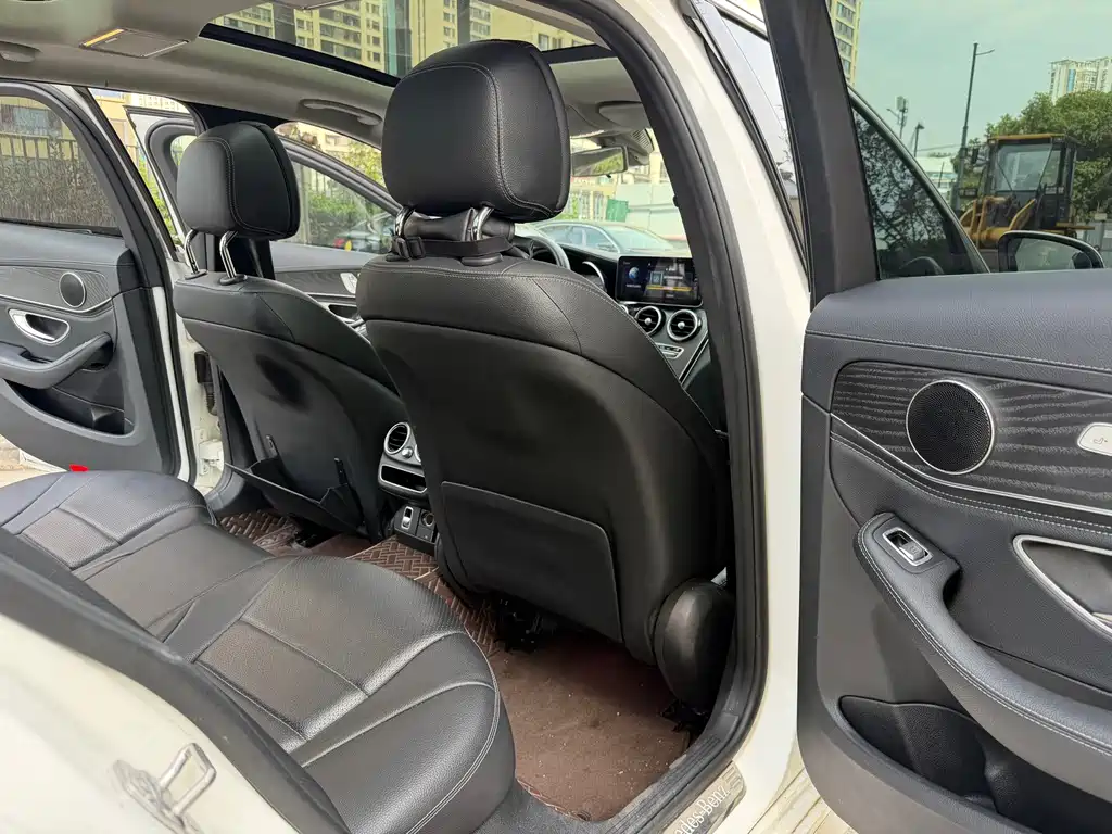 Mercedes-Benz C-Class — миниатюра 7