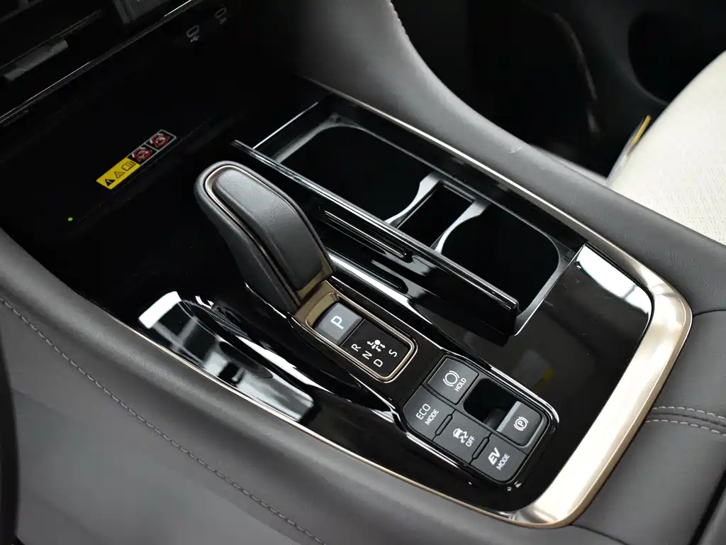 Toyota Alphard — миниатюра 13