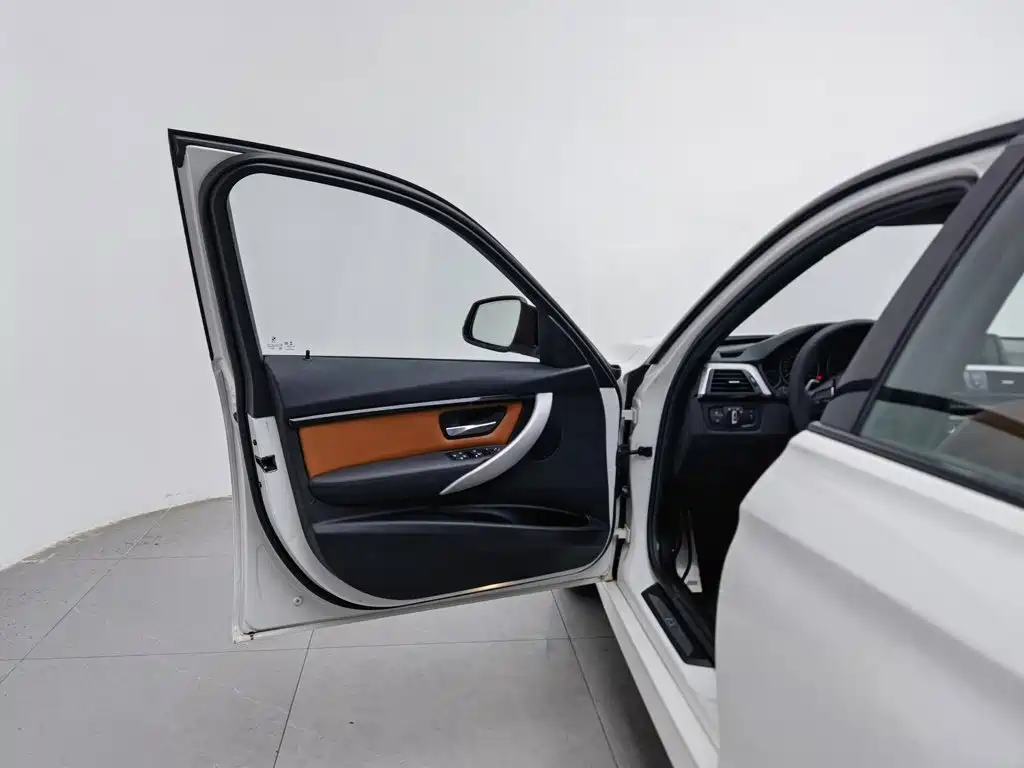 BMW 3 Series — миниатюра 8