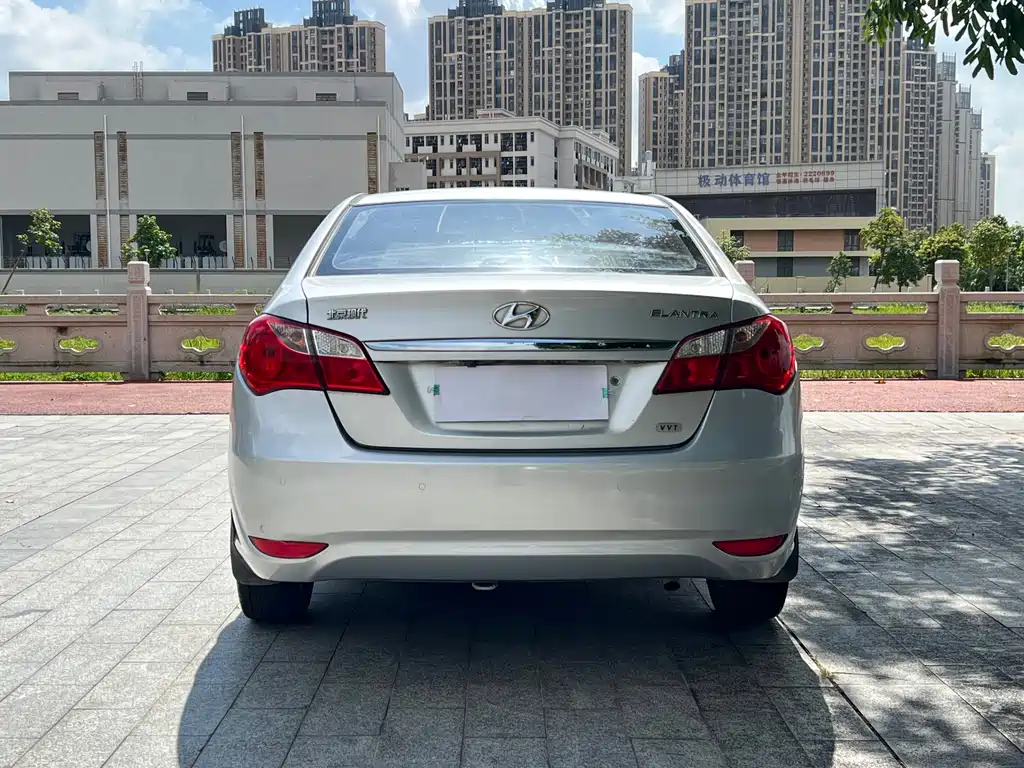 Hyundai Elantra — миниатюра 8
