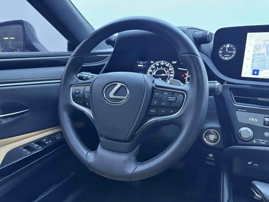 Lexus ES — миниатюра 10