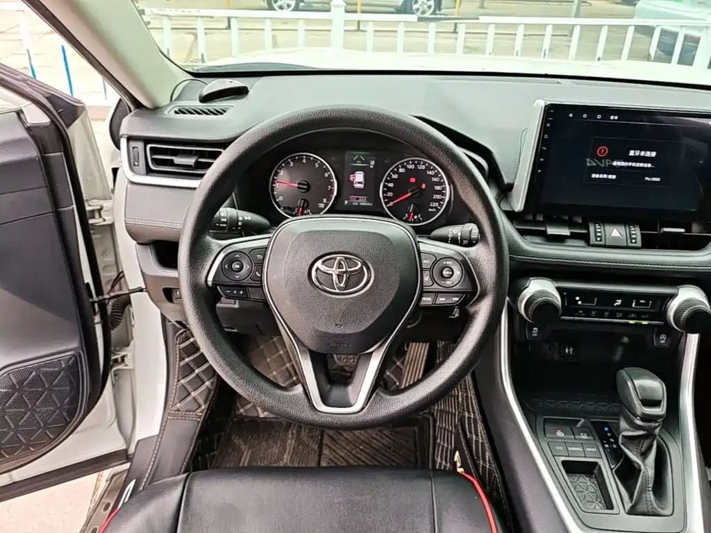 Toyota RAV4 — миниатюра 11