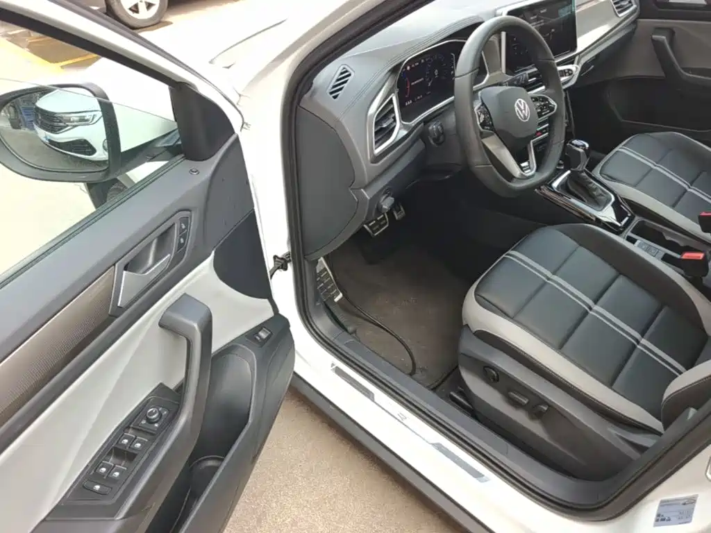 Volkswagen T-Roc — миниатюра 16