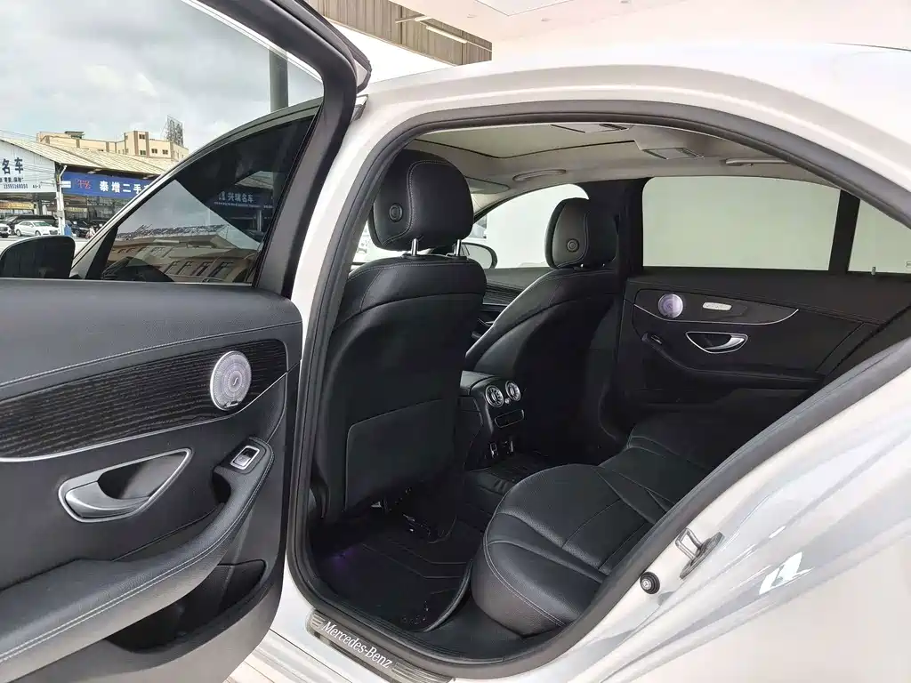 Mercedes-Benz C-Class — миниатюра 7