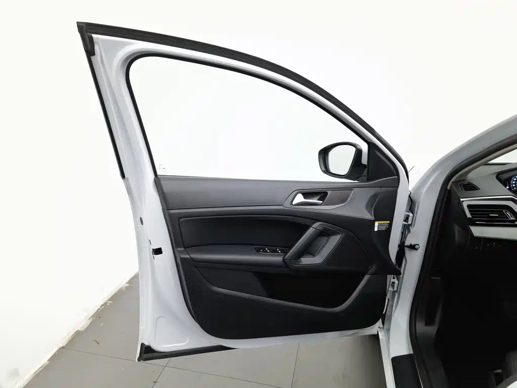 Peugeot 408 — миниатюра 8