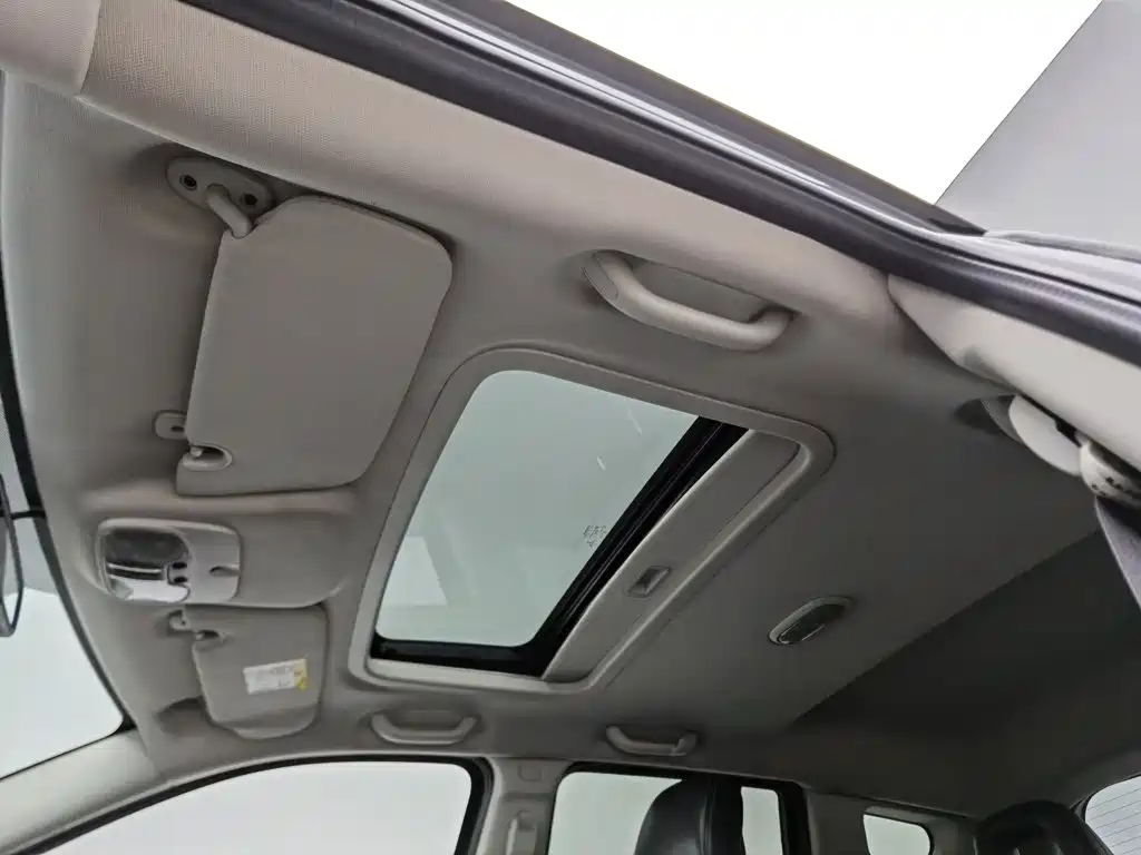 Jeep Compass (Import) — миниатюра 14