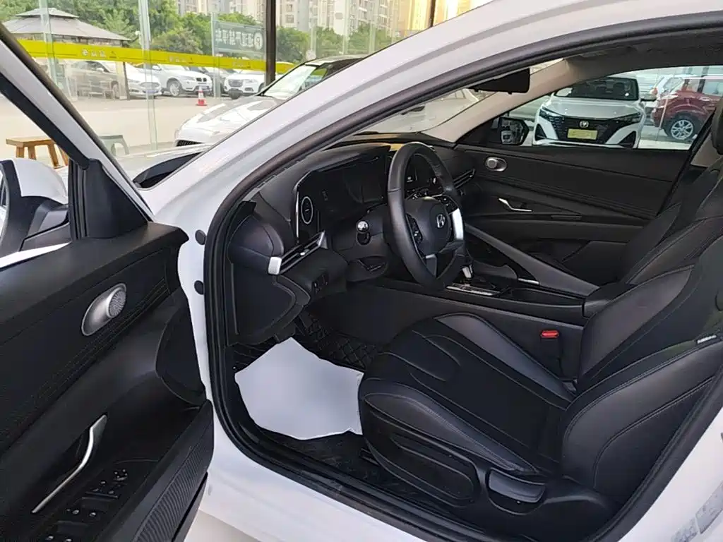 Hyundai Elantra — миниатюра 16