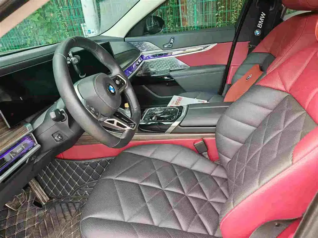 BMW 7 Series — миниатюра 4