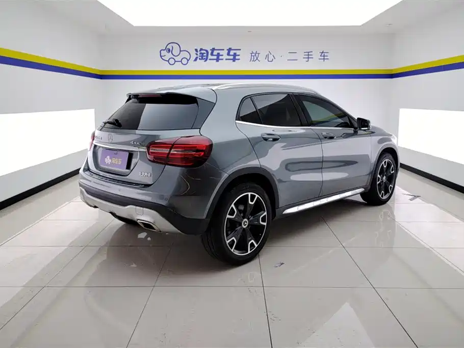 MERCEDES-BENZ GLA