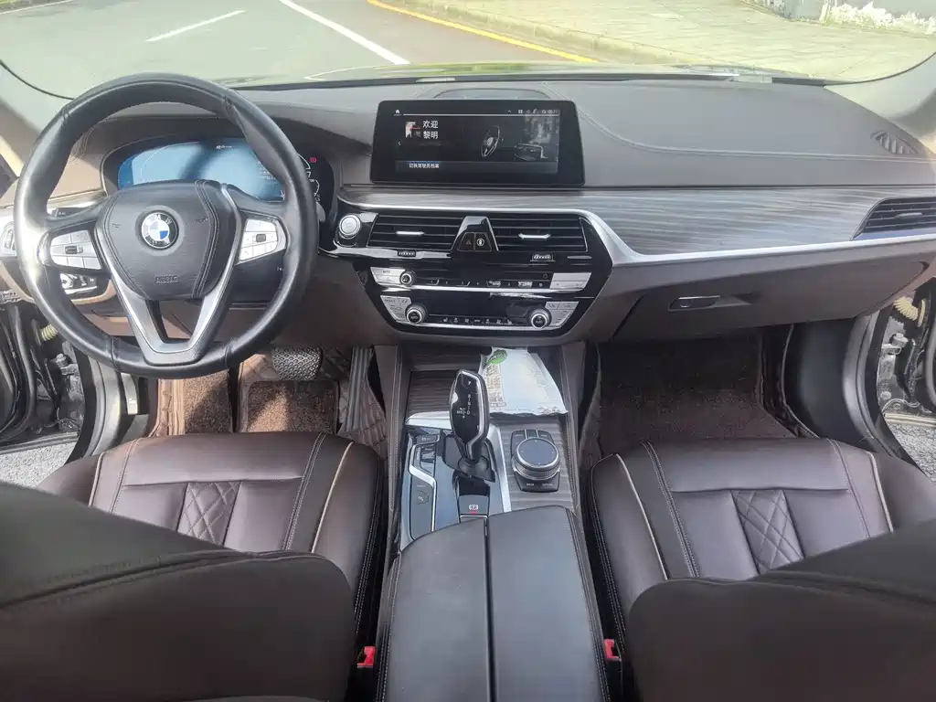 BMW 5 Series New Energy — миниатюра 9