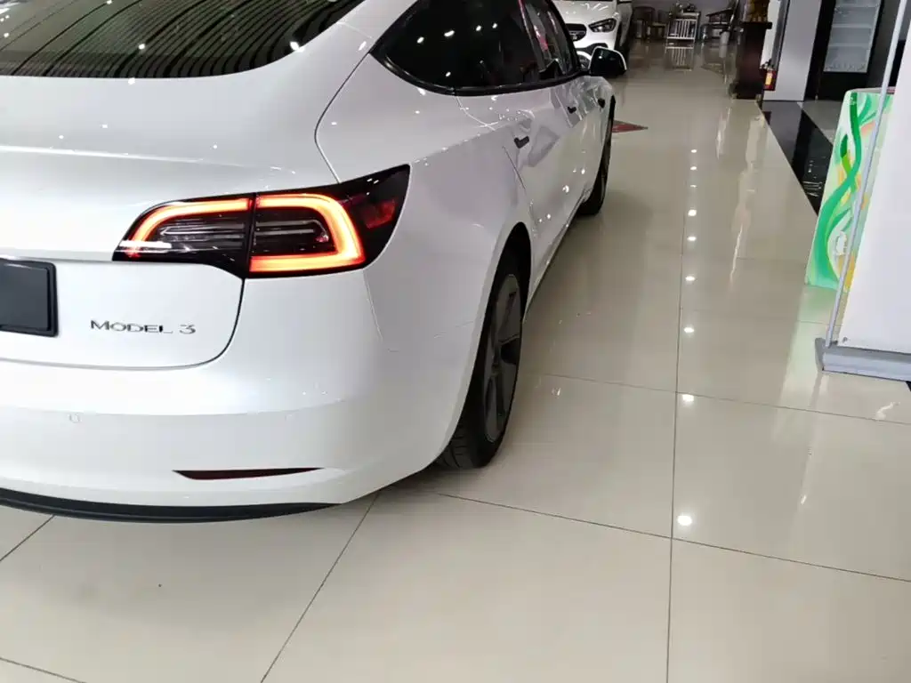 Tesla Model 3 — миниатюра 8