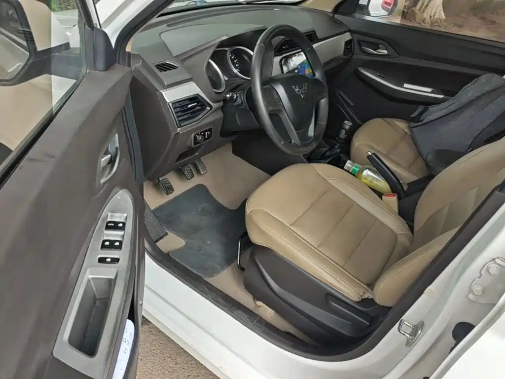 Wuling Hongguang — миниатюра 16