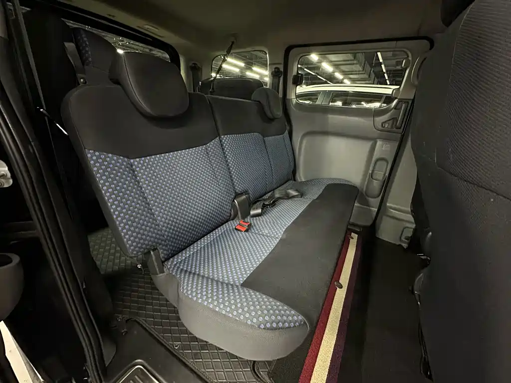 Nissan NV200 — миниатюра 11