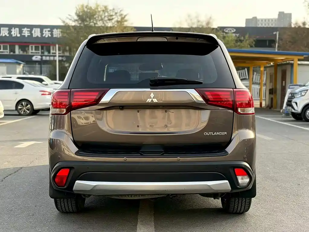 Mitsubishi Outlander — миниатюра 8