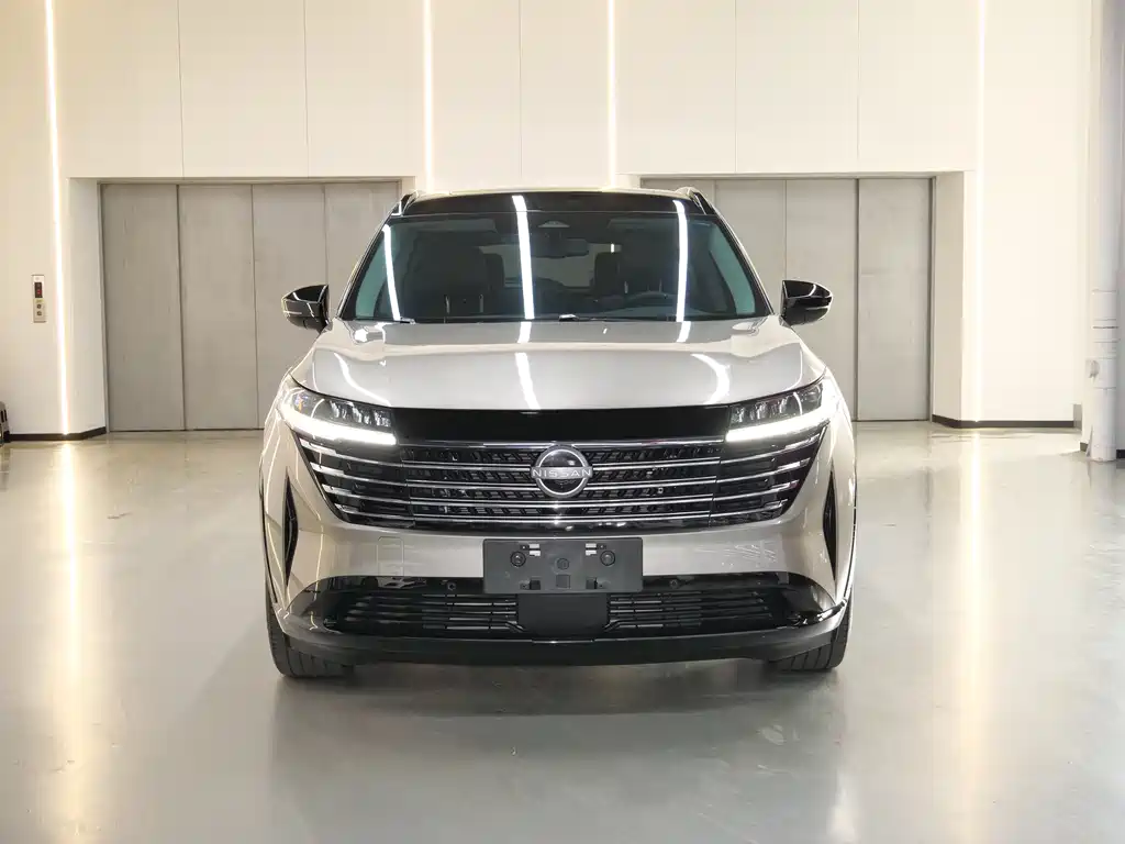 NISSAN EXPLORING THE LAND