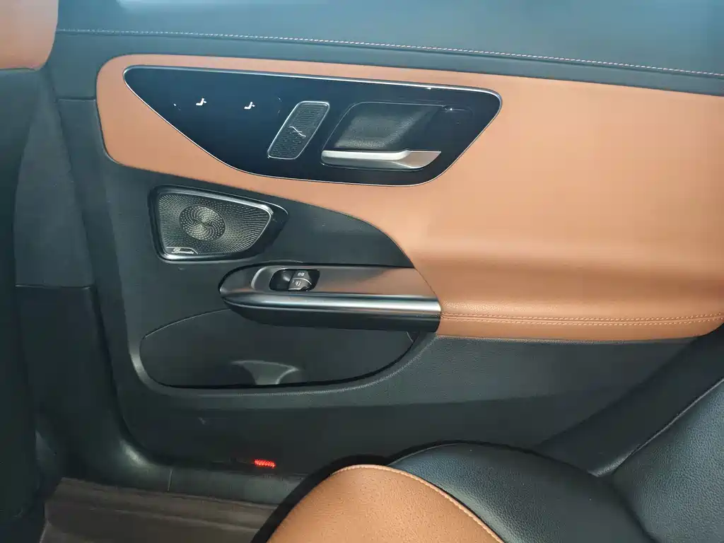 Mercedes-Benz C-Class — миниатюра 12