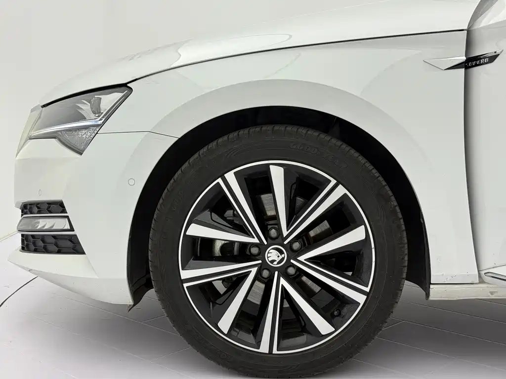 Skoda Superb TSI280 DSG Premium Edition, фото 21