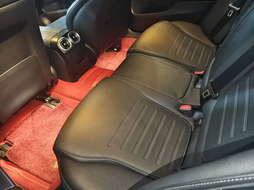 Mercedes-Benz C-Class — миниатюра 10