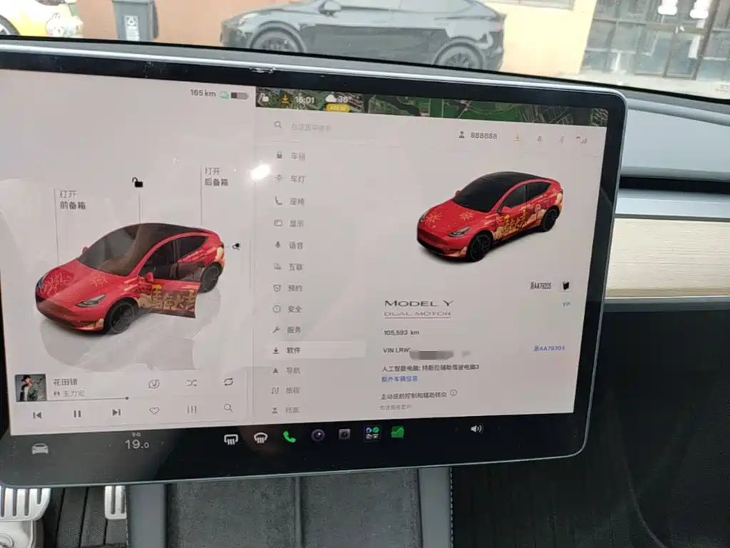 Tesla Model Y — миниатюра 12