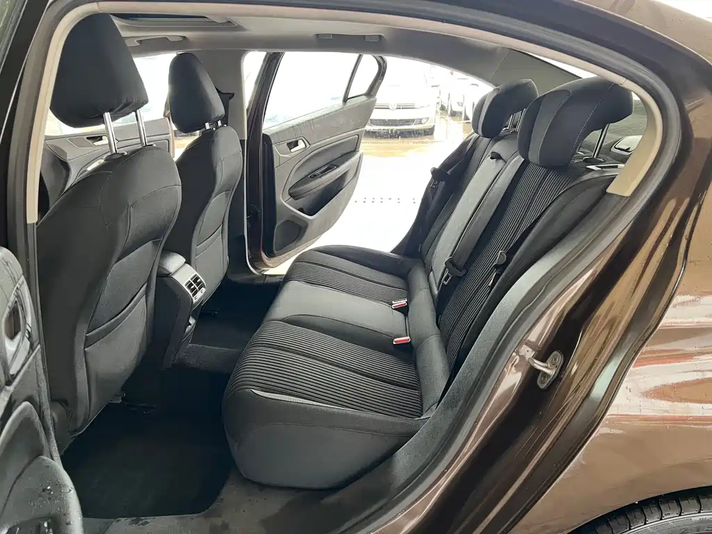 Peugeot 408 — миниатюра 5
